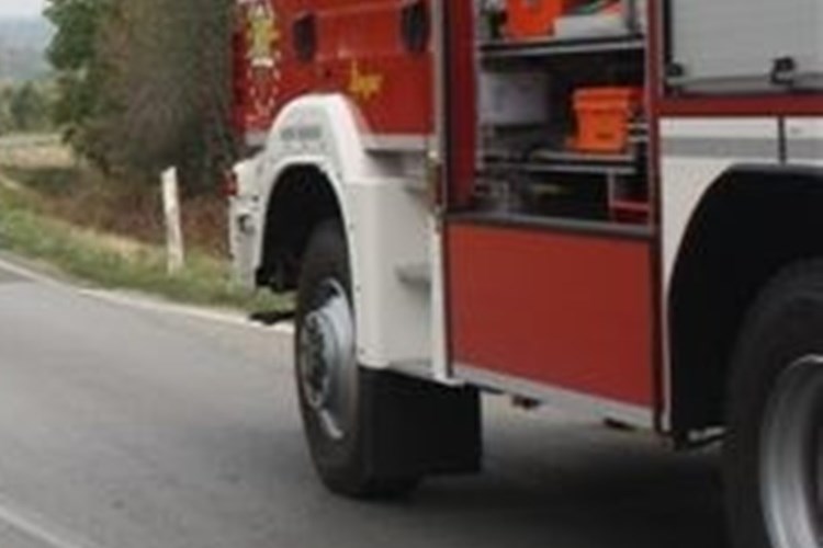 Slika /PU_BP/Požari2019/vatrogasno voziloo.JPG